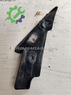 Dacia Duster Cam Önü Izgarası 668220005R çıkma parça