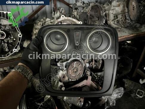 Dacia Sandero Havalandırma Izgaraları çıkma parça