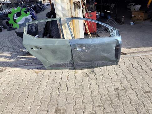 Dacia Sandero Sağ Ön Kapı çıkma parça