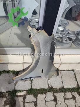 Dacia Sandero Sağ Ön Çamurluk çıkma parça