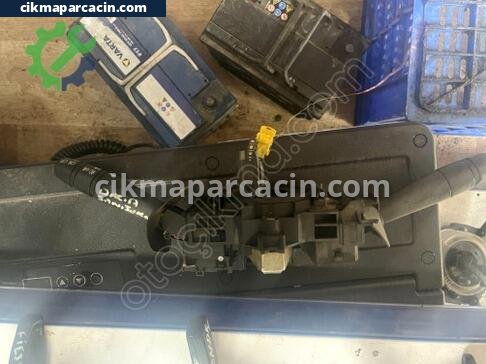 Dacia Sandero Silecek Kolu çıkma parça