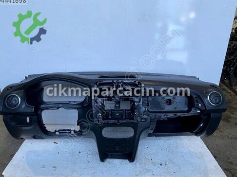 Dacia Sandero Torpido çıkma parça