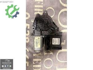 Çıkma Orijinal Cam Motoru Volkswagen Caddy 5K0959792