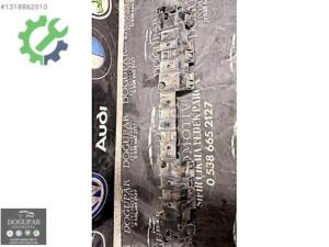 Mercedes-Benz Vito Orijinal Çıkma Tampon Braketi A6398804471