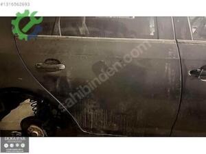 Volkswagen Jetta Siyah Sağ Arka Kapı Çıkma