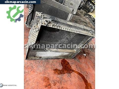 BMW 7 Serisi Radyatör çıkma parça
