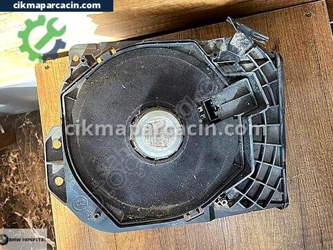 BMW 1 Serisi Subwoofer çıkma parça