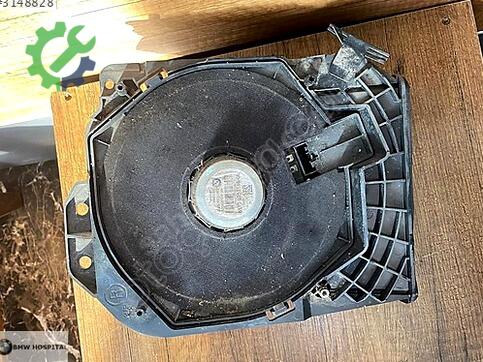 BMW 1 Serisi Subwoofer çıkma parça
