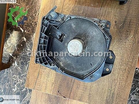 BMW 1 Serisi Subwoofer çıkma parça