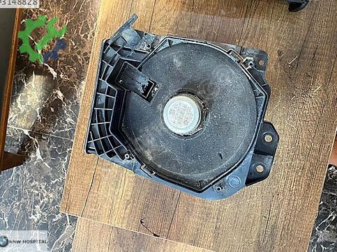 BMW 1 Serisi Subwoofer çıkma parça