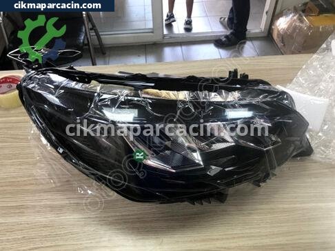 Peugeot 308 Sağ Ön Far çıkma parça