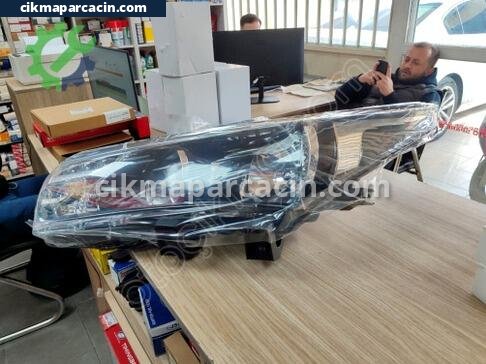 Toyota Corolla Sol Ön Far çıkma parça