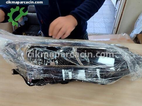 Toyota Corolla Sağ Ön Far çıkma parça