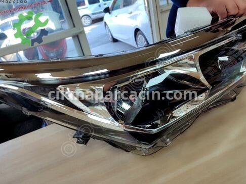 Toyota Corolla Sağ Ön Far 81130-02L50 çıkma parça