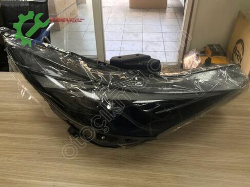 Hyundai Elantra Sağ Ön Far 92102-AA100 çıkma parça