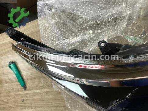 Toyota Corolla Sağ Ön Far 81130-02E70 çıkma parça