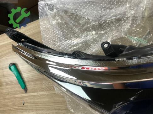 Toyota Corolla Sağ Ön Far 81130-02E70 çıkma parça