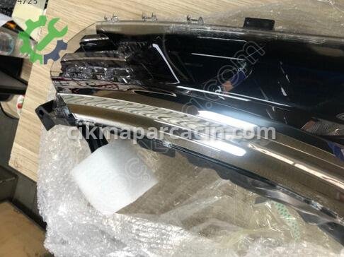 Toyota Corolla Sağ Ön Far 81130-02E70 çıkma parça