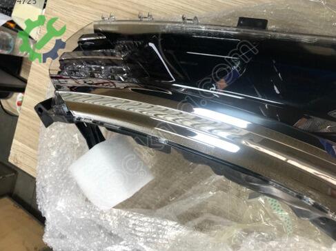Toyota Corolla Sağ Ön Far 81130-02E70 çıkma parça
