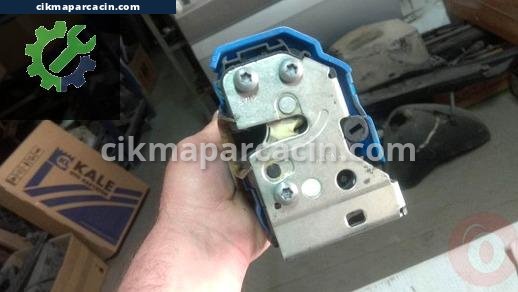 Fiat 500 Sağ Ön Kapı Kilidi çıkma parça