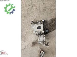 FİAT DOBLO 1.6 MULTİJET ŞARJ DİNAMOSU AYAGI