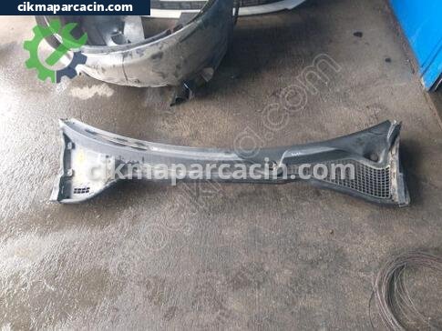 Fiat Egea Ön Cam Izgarası çıkma parça