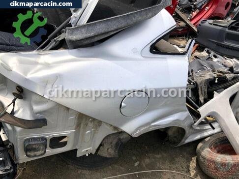 Fiat Linea Sağ Arka Çamurluk çıkma parça
