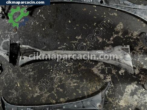 Fiat Punto Ön Cam Izgarası çıkma parça