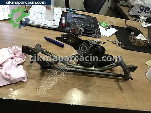 Fiat Punto Ön Silecek Motoru çıkma parça