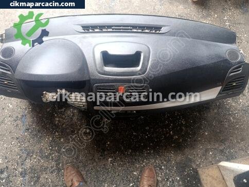 Renault Fluence Göğüs çıkma parça
