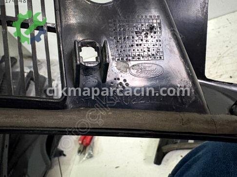 Ford Transit Connect Ön Cam Izgarası çıkma parça