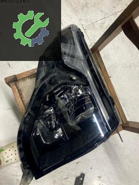 Ford Tourneo Courier Sağ Ön Far çıkma parça