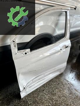 Ford Tourneo Courier Sol Ön Kapı çıkma parça