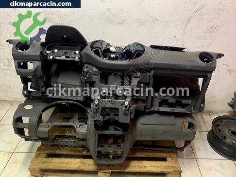 Ford Tourneo Courier Göğüs çıkma parça