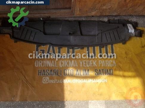Ford Tourneo Courier Ön Cam Izgarası çıkma parça