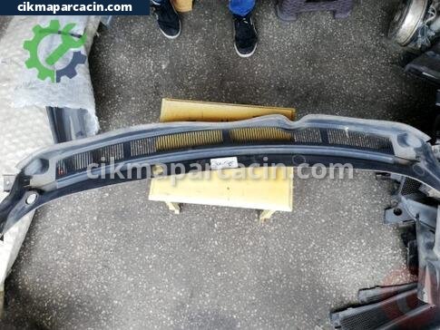 Ford Tourneo Courier Ön Cam Izgarası çıkma parça
