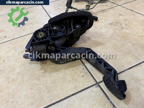 Ford Transit Courier Pedal çıkma parça