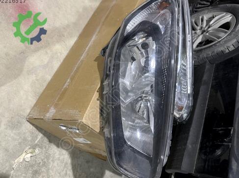 Ford Tourneo Connect Sağ Ön Far çıkma parça
