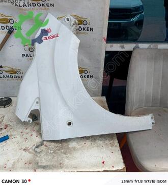 Ford Tourneo Courier Sağ Çamurluk çıkma parça