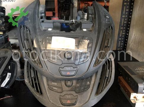 Ford Tourneo Courier Teyp çıkma parça