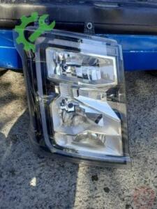 ford f max  çıkma  sağ far