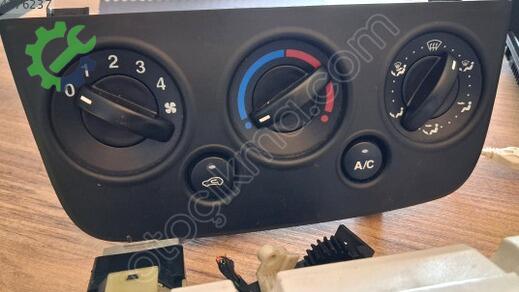 Ford Fiesta Klima Kontrol Paneli çıkma parça