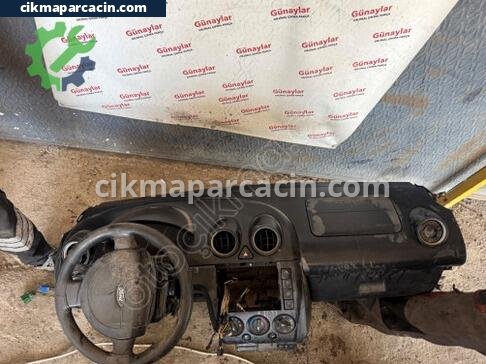 Ford Fiesta Göğüs çıkma parça