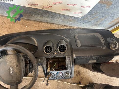 Ford Fiesta Göğüs çıkma parça