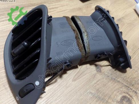 Ford Fiesta Sağ Havalandırma Izgaraları çıkma parça