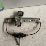 FORD FİESTA SAĞ ARKA KAPI CAM KRİKOSU