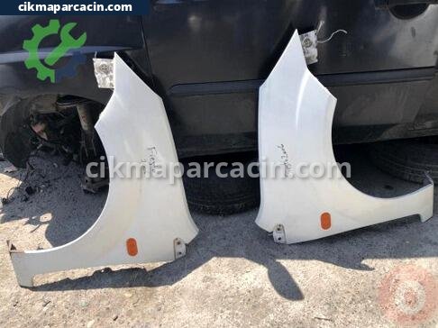 Ford Fiesta Sağ Ön Çamurluk çıkma parça