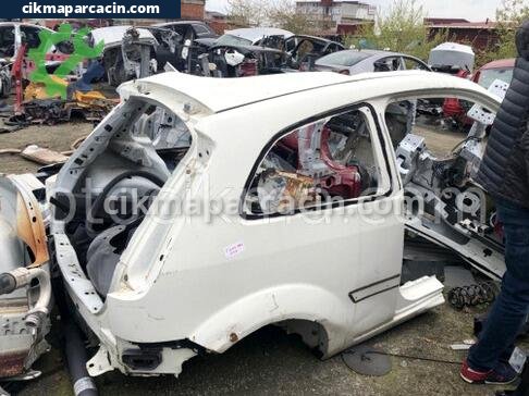 Ford Fiesta Sağ Arka Çamurluk çıkma parça