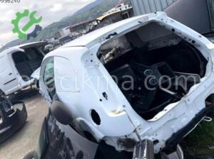 Ford Fiesta Van Bagaj Camı hatasız orjinal çıkma