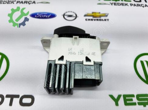 Ford Focus Flaşör Düğmesi 98AG13A350 çıkma parça